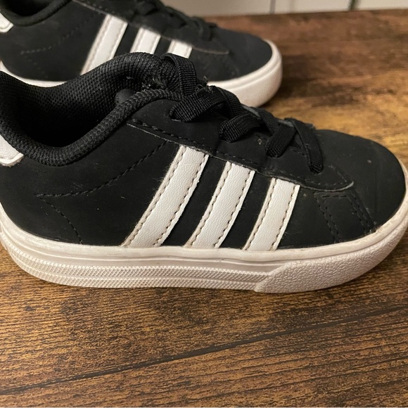Adidas toddler shoe - Picture 4 of 5